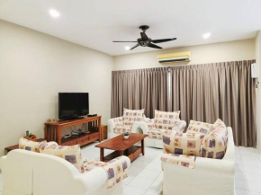 5min to town IPOH garden east tambun cottage 4br 16 pax